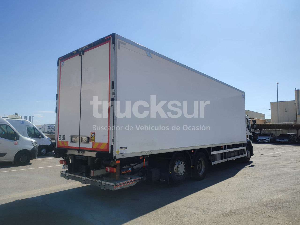 RENAULT D320.26 ejes 6x2*4 - Koelwagen vrachtwagen: afbeelding 4 RENAULT D320.26 ejes 6x2*4 - Koelwagen vrachtwagen: afbeelding 4