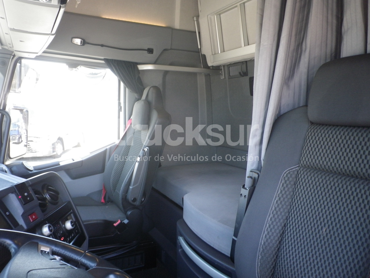 Trekker RENAULT T520 HIGH SLEEPER CAB: afbeelding 9 Trekker RENAULT T520 HIGH SLEEPER CAB: afbeelding 9