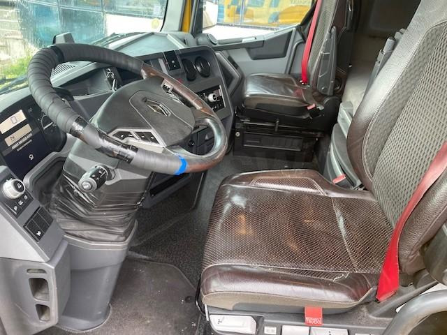 Interieur foto 1: Trekker Renault Gamme T 520