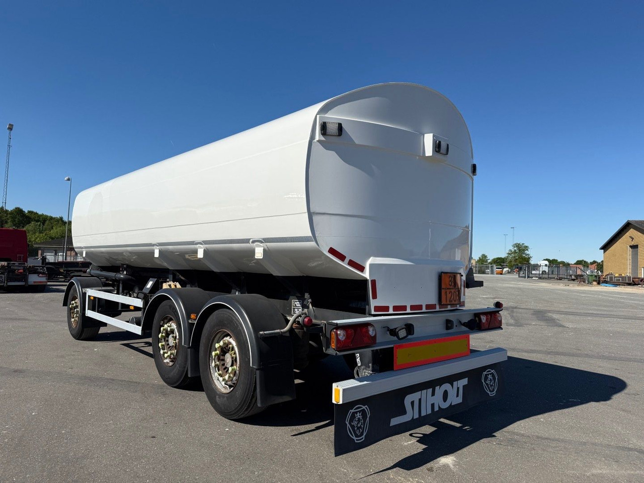 Eurotank 3 axle ET-26-4 ADR 25.500 L 4 Room - Tank aanhanger: afbeelding 4 Eurotank 3 axle ET-26-4 ADR 25.500 L 4 Room - Tank aanhanger: afbeelding 4