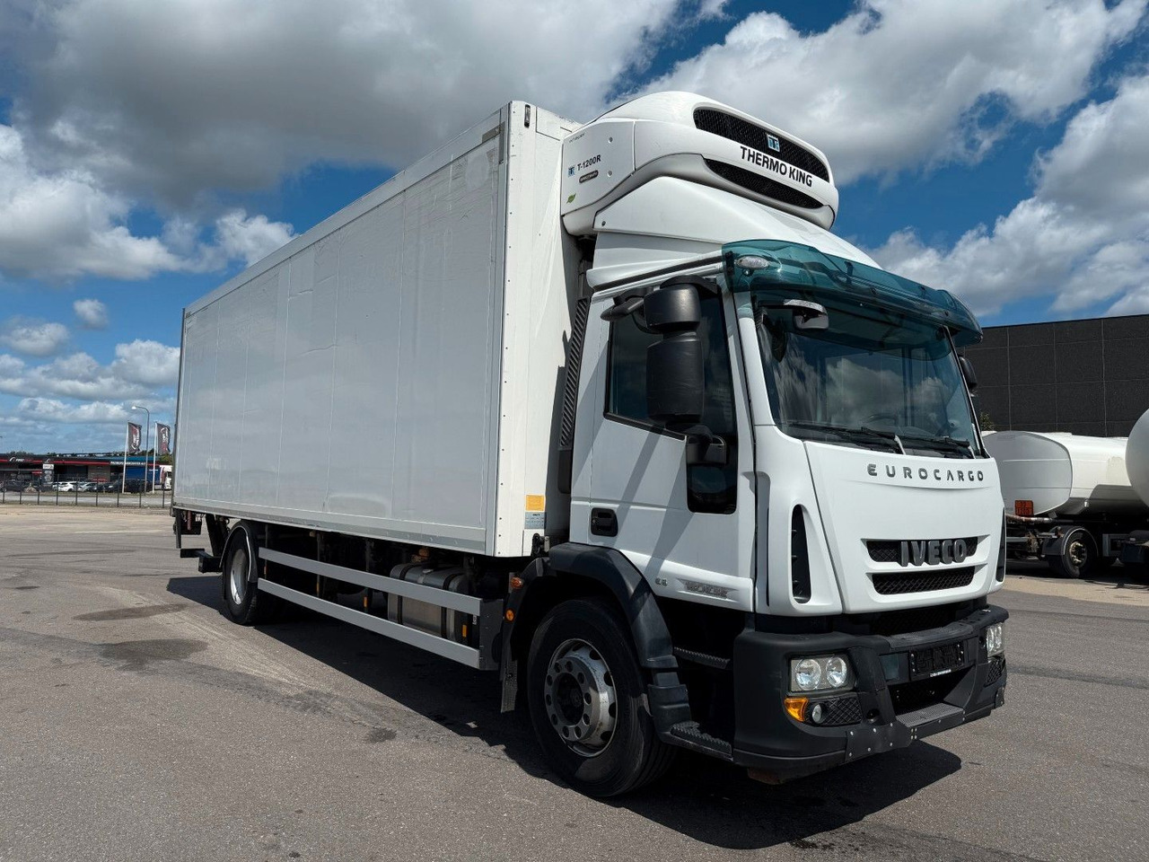 Iveco 180E32 Schmitz / Thermo King T-1200R Spectrum Iveco 180E32 Schmitz / Thermo King T-1200R Spectrum - Koelwagen vrachtwagen: afbeelding 2 Iveco 180E32 Schmitz / Thermo King T-1200R Spectrum Iveco 180E32 Schmitz / Thermo King T-1200R Spectrum - Koelwagen vrachtwagen: afbeelding 2