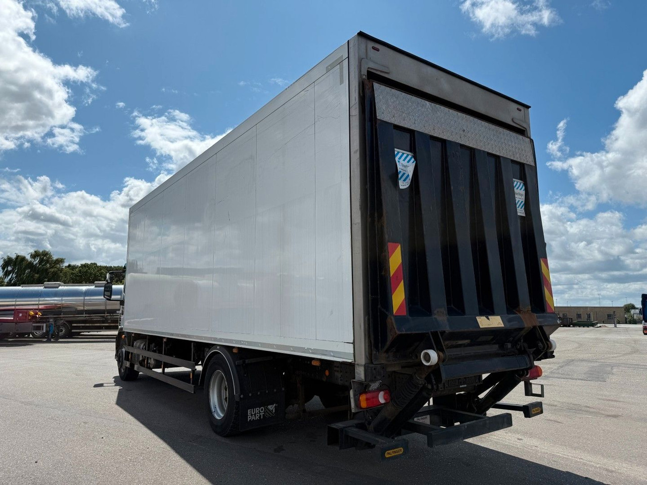 Iveco 180E32 Schmitz / Thermo King T-1200R Spectrum Iveco 180E32 Schmitz / Thermo King T-1200R Spectrum - Koelwagen vrachtwagen: afbeelding 4 Iveco 180E32 Schmitz / Thermo King T-1200R Spectrum Iveco 180E32 Schmitz / Thermo King T-1200R Spectrum - Koelwagen vrachtwagen: afbeelding 4