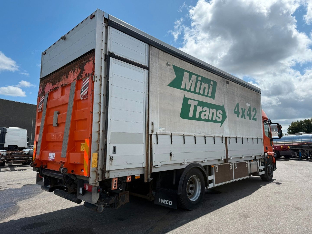 Iveco EuroCargo 180 E28 Euro 6 Freight Iveco EuroCargo 180 E28 Euro 6 Freight / Pritsche - Schuifzeilen vrachtwagen: afbeelding 3 Iveco EuroCargo 180 E28 Euro 6 Freight Iveco EuroCargo 180 E28 Euro 6 Freight / Pritsche - Schuifzeilen vrachtwagen: afbeelding 3