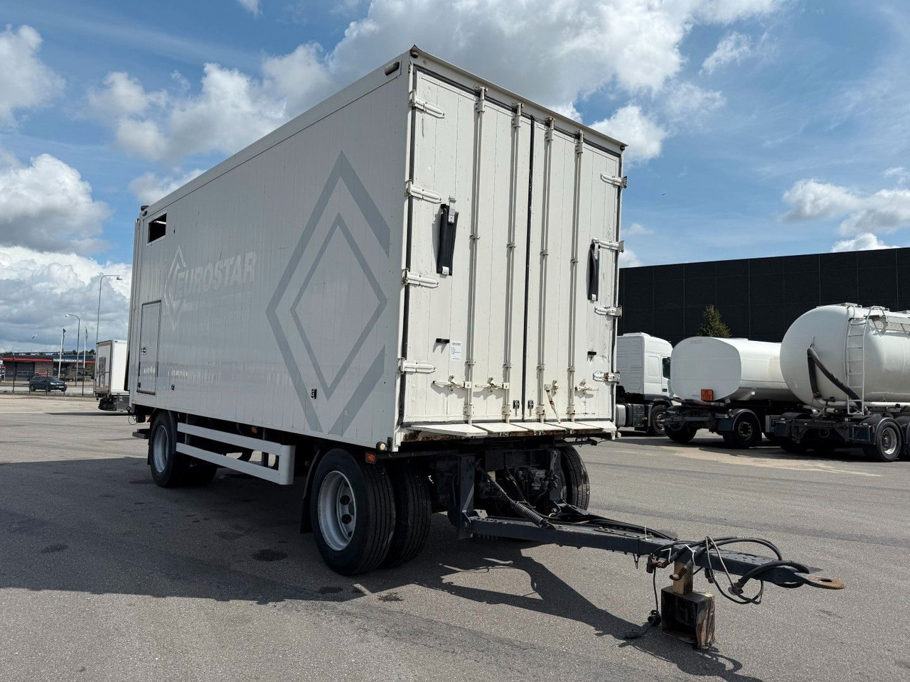 Kel-Berg 20 t. Alubox - Maschineramp Kel-Berg 2 axle 20 t. Alubox - Maschineramp - Gesloten aanhangwagen: afbeelding 2 Kel-Berg 20 t. Alubox - Maschineramp Kel-Berg 2 axle 20 t. Alubox - Maschineramp - Gesloten aanhangwagen: afbeelding 2