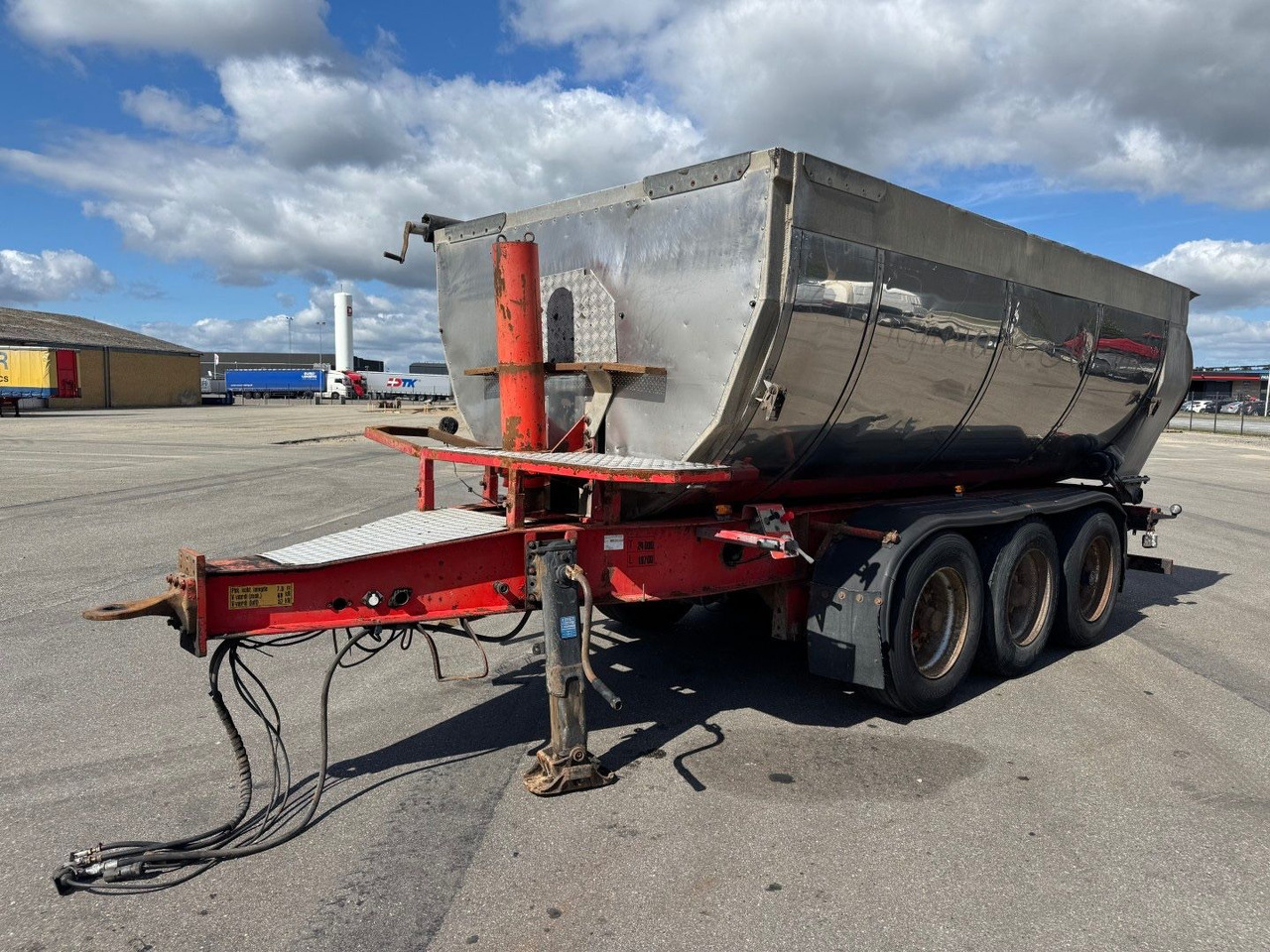 Kel-Berg 3 axle Asphalt tipper / Asphalt Kipper - Kipper aanhangwagen: afbeelding 2 Kel-Berg 3 axle Asphalt tipper / Asphalt Kipper - Kipper aanhangwagen: afbeelding 2