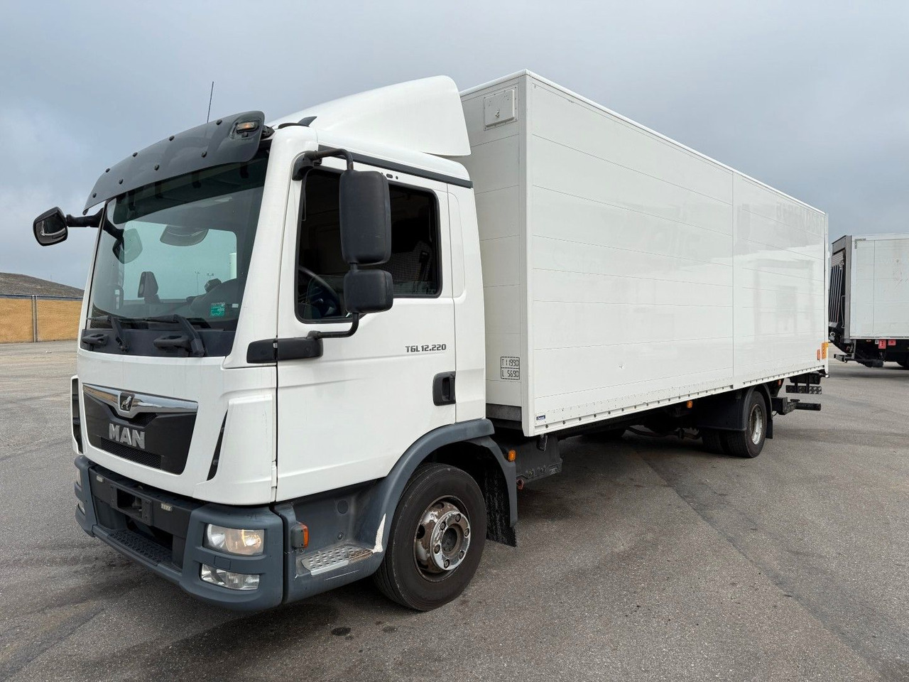 MAN TGL 12.220 4x2 Euro 6 Koffer - Bakwagen: afbeelding 1 MAN TGL 12.220 4x2 Euro 6 Koffer - Bakwagen: afbeelding 1