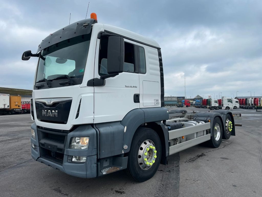 MAN TGS 26.440 6x2*4 ADR Fahrgestell Euro 6 MAN TGS 26.440 6x2*4 ADR Fahrgestell Euro 6 - Chassis vrachtwagen: afbeelding 1 MAN TGS 26.440 6x2*4 ADR Fahrgestell Euro 6 MAN TGS 26.440 6x2*4 ADR Fahrgestell Euro 6 - Chassis vrachtwagen: afbeelding 1