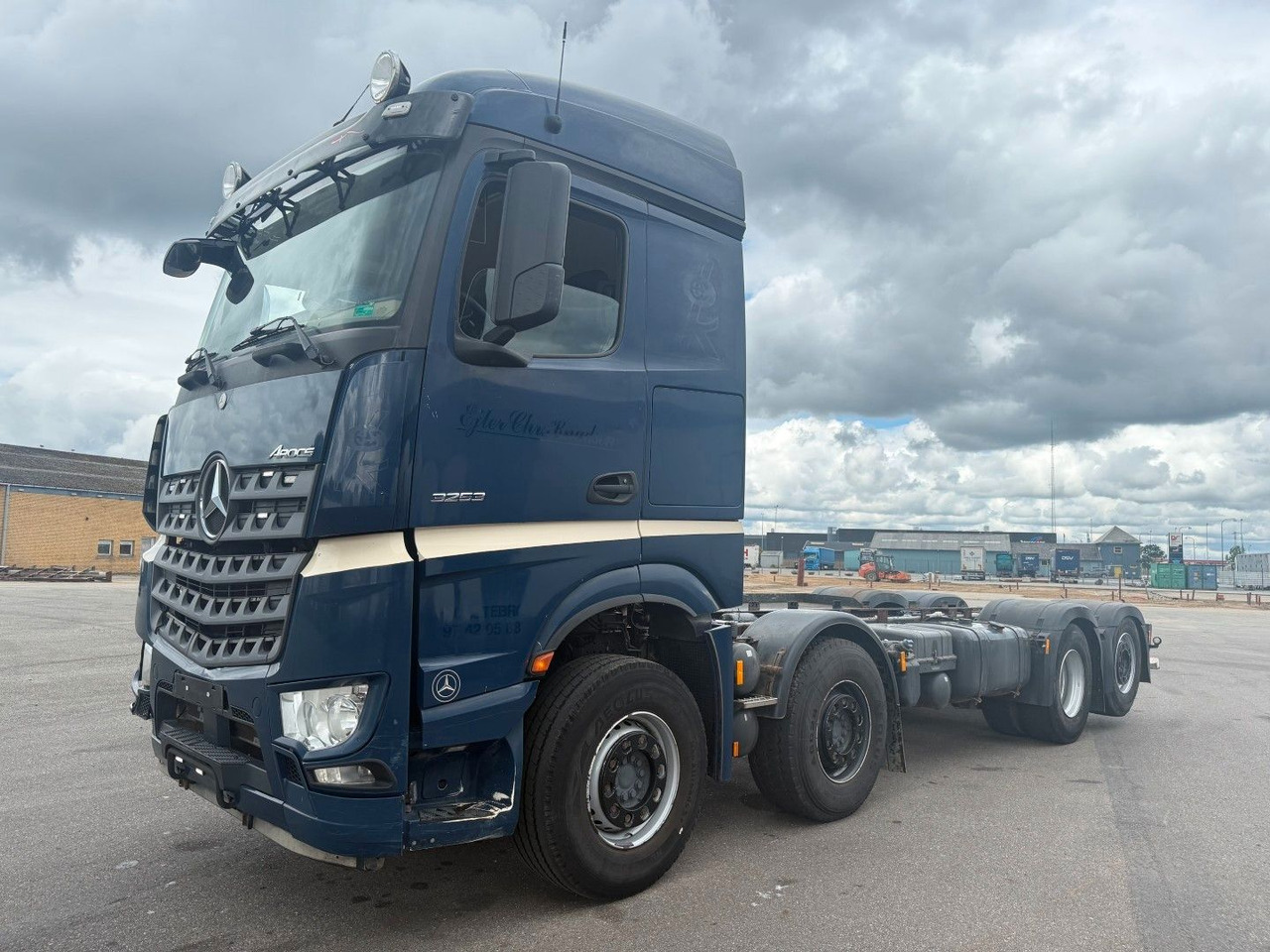 Mercedes-Benz Arocs 3253 8x26 Euro 6 Chassis / Fahrgestell - Chassis vrachtwagen: afbeelding 1 Mercedes-Benz Arocs 3253 8x26 Euro 6 Chassis / Fahrgestell - Chassis vrachtwagen: afbeelding 1