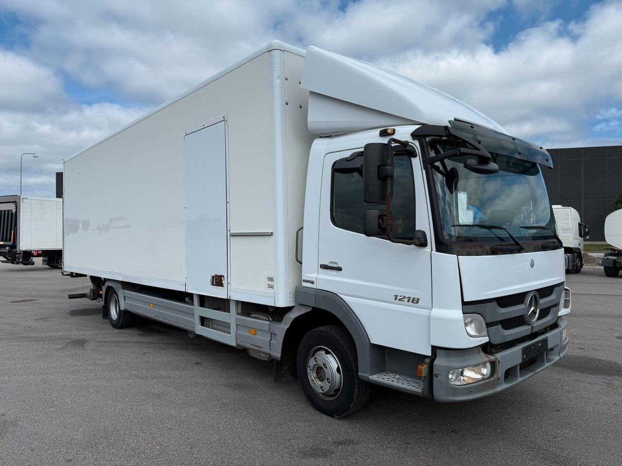 Mercedes-Benz Atego 1218 4x2 Euro 5 8,0 m. koffer - Bakwagen: afbeelding 2 Mercedes-Benz Atego 1218 4x2 Euro 5 8,0 m. koffer - Bakwagen: afbeelding 2