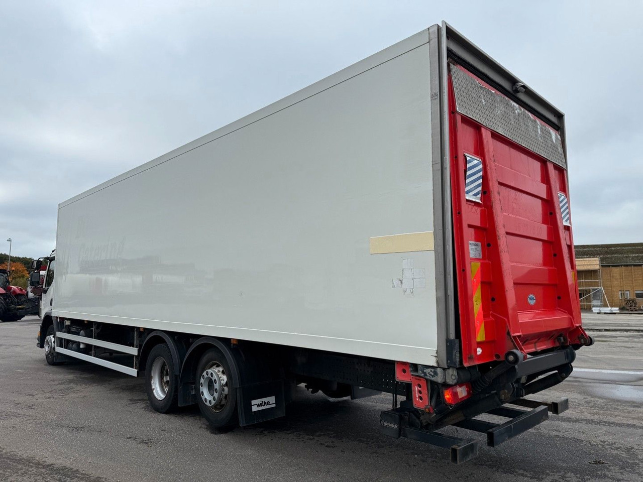 Volvo FE320 6x2*4 TK T1200-R Spectrum 9,80 m. koffer - Koelwagen vrachtwagen: afbeelding 4 Volvo FE320 6x2*4 TK T1200-R Spectrum 9,80 m. koffer - Koelwagen vrachtwagen: afbeelding 4