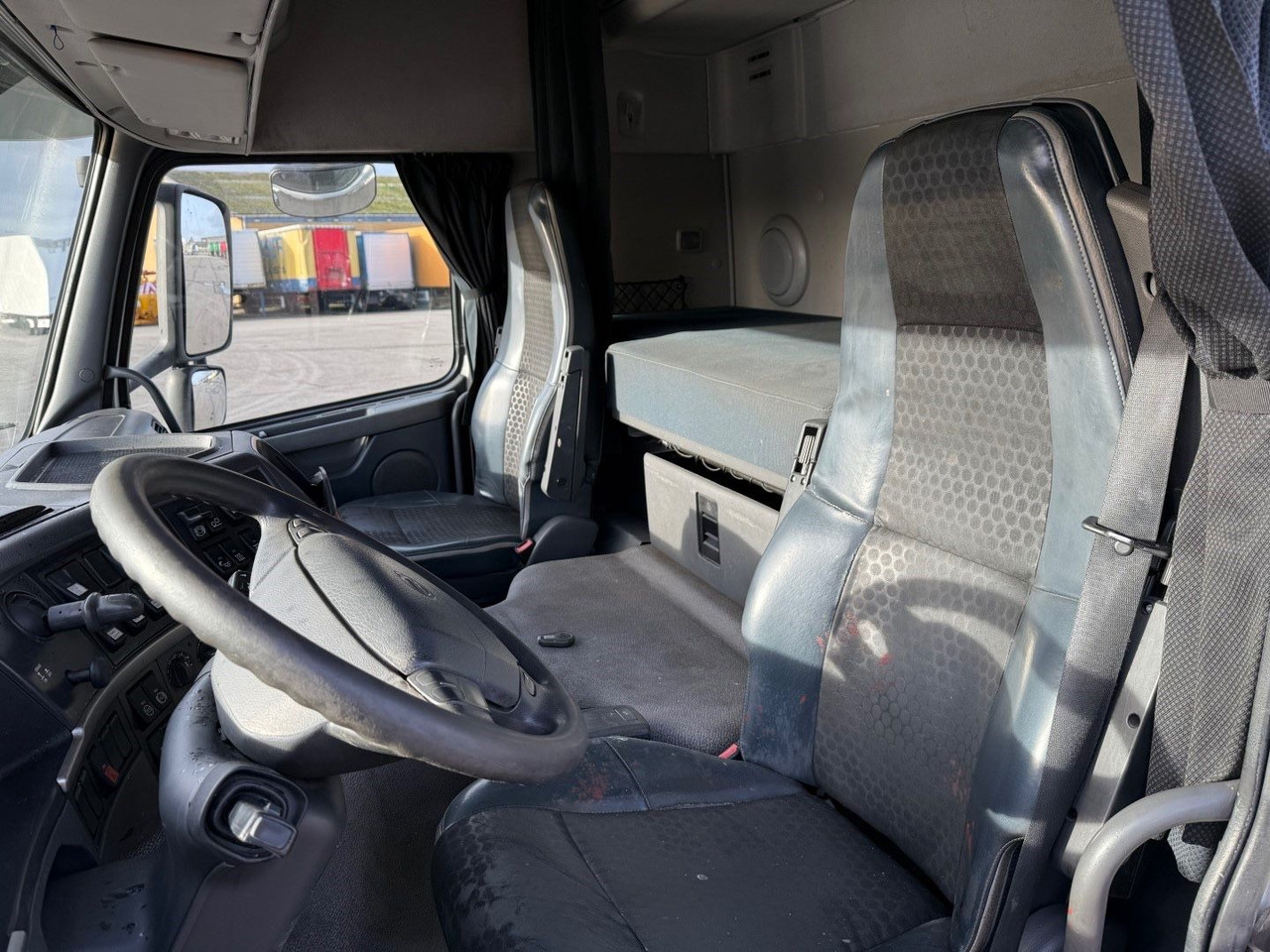 Volvo FM 410 6x2 Euro 5 - Vrachtwagen met open laadbak: afbeelding 5 Volvo FM 410 6x2 Euro 5 - Vrachtwagen met open laadbak: afbeelding 5