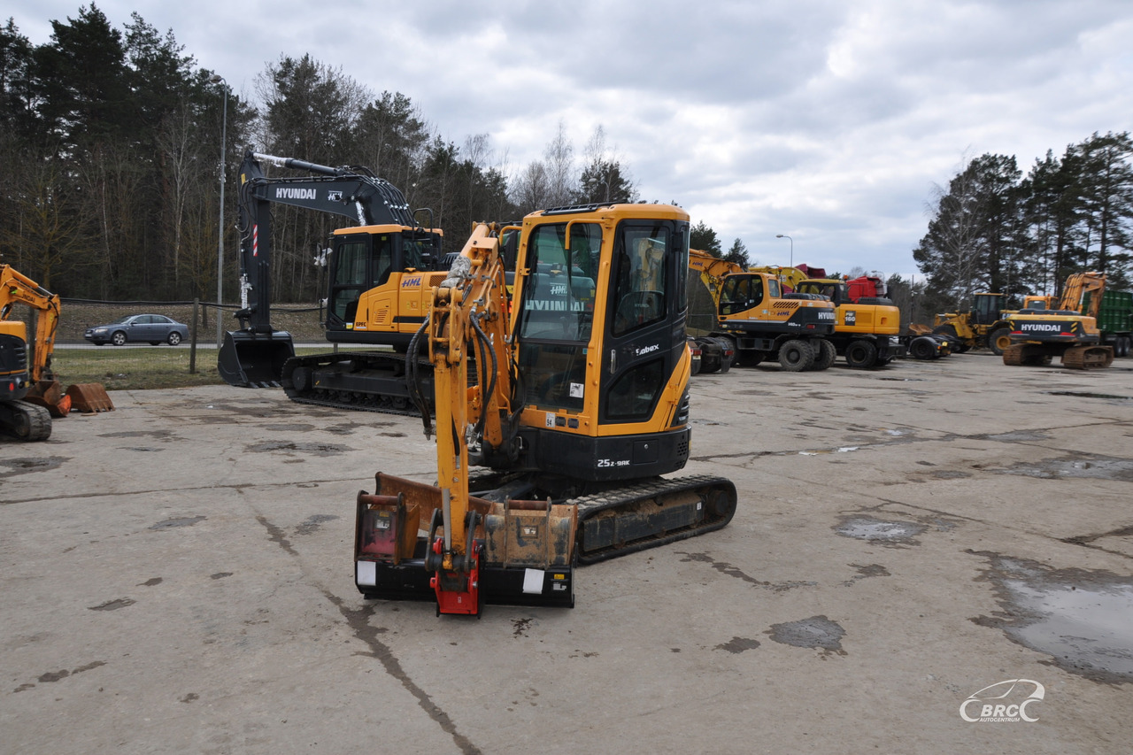Hyundai R25Z-9AK - Minigraafmachine: afbeelding 1 Hyundai R25Z-9AK - Minigraafmachine: afbeelding 1