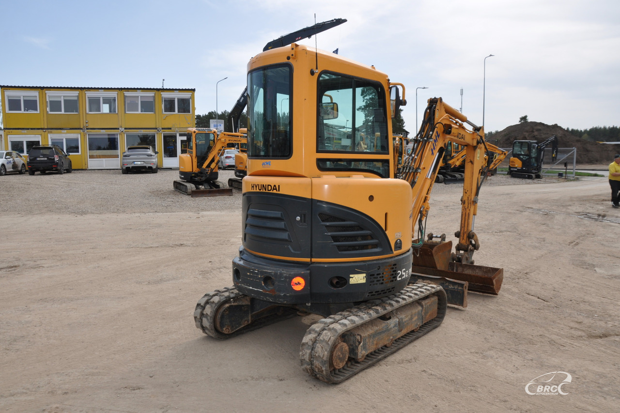 Hyundai R25Z-9AK - Minigraafmachine: afbeelding 5 Hyundai R25Z-9AK - Minigraafmachine: afbeelding 5