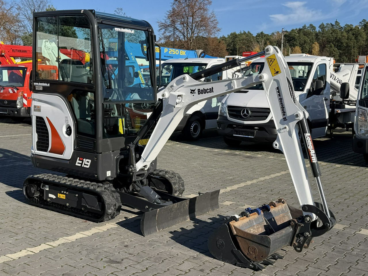 Bobcat E19 Komplet Łyżek Mało Używana Przepracowane tylko 90mth - Minigraafmachine: afbeelding 1 Bobcat E19 Komplet Łyżek Mało Używana Przepracowane tylko 90mth - Minigraafmachine: afbeelding 1