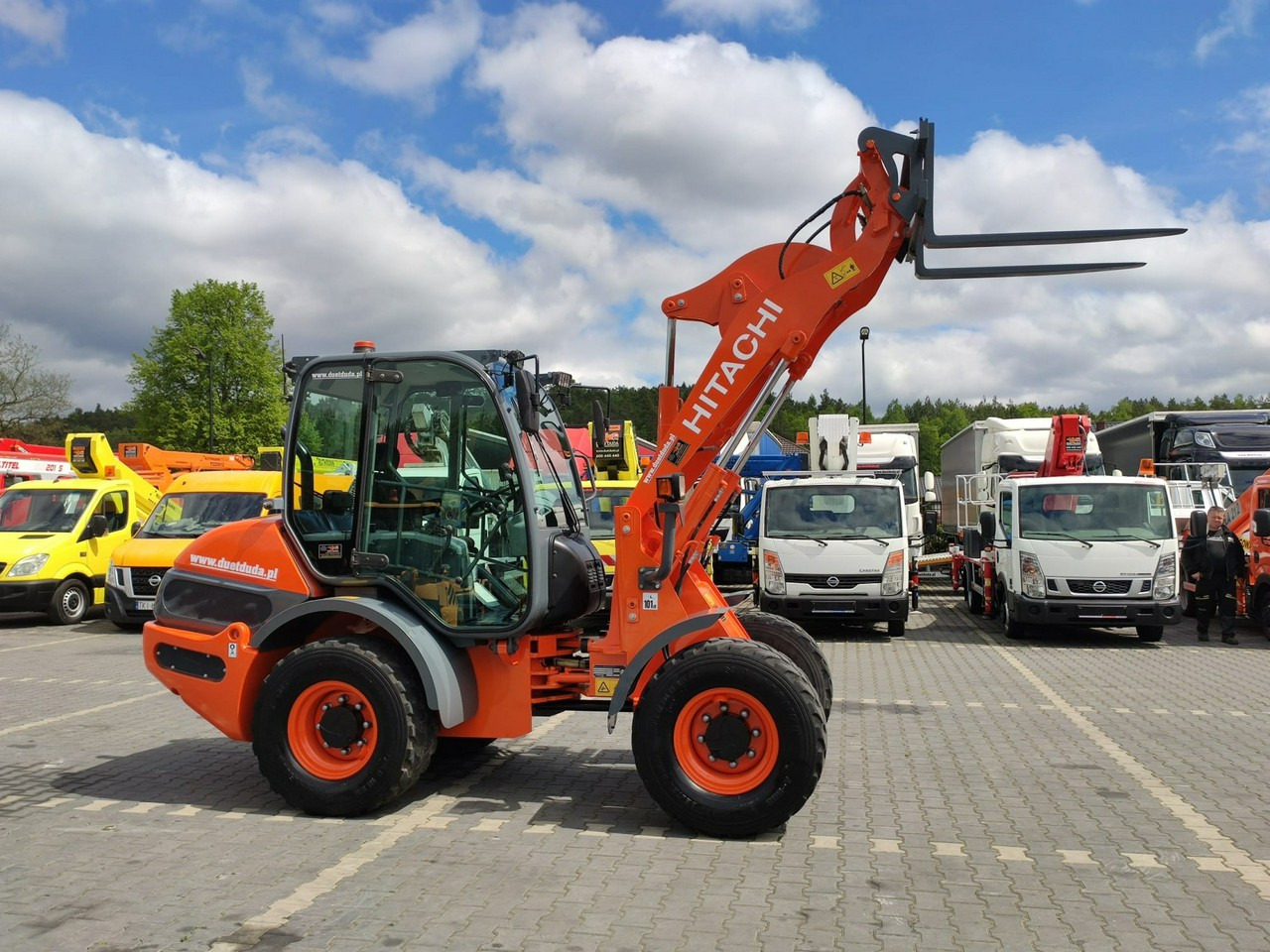 Hitachi ZW75 Wheel Loader Szybko-Złącze Widły Stan Bardzo Dobry - Wiellader: afbeelding 3 Hitachi ZW75 Wheel Loader Szybko-Złącze Widły Stan Bardzo Dobry - Wiellader: afbeelding 3