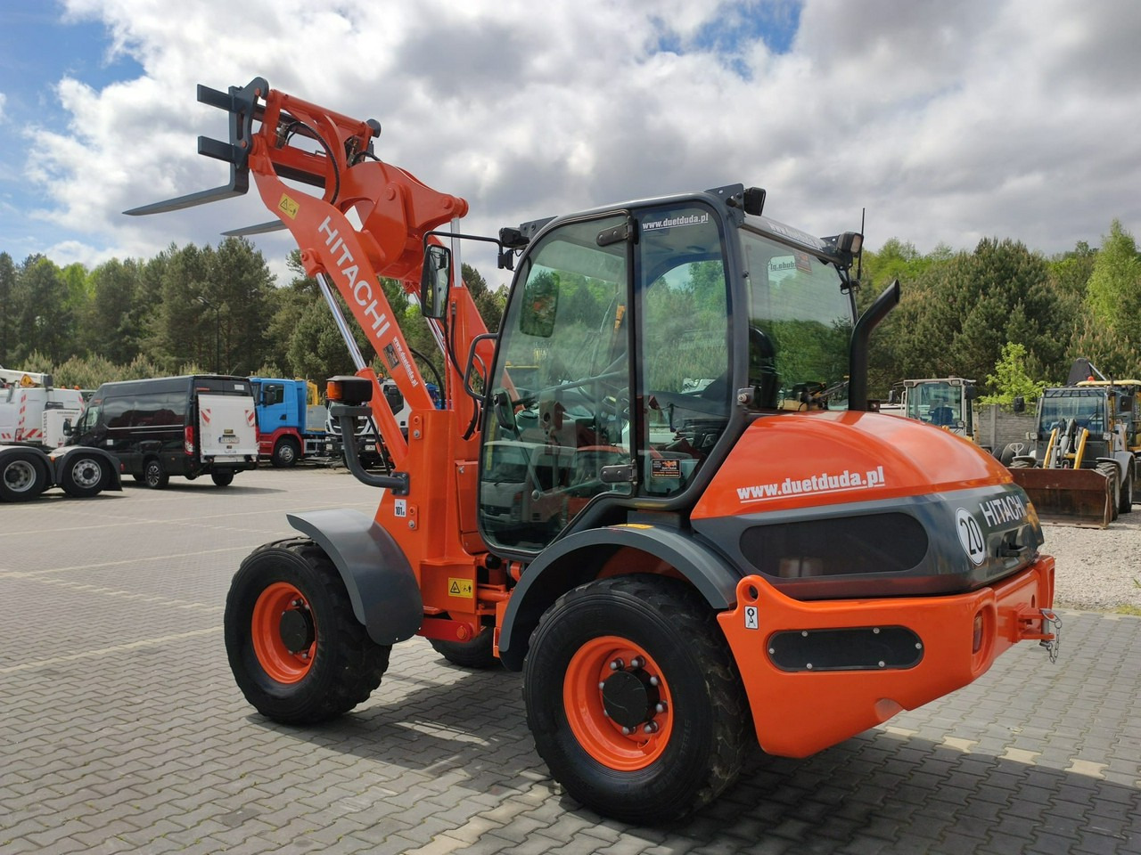Hitachi ZW75 Wheel Loader Szybko-Złącze Widły Stan Bardzo Dobry - Wiellader: afbeelding 4 Hitachi ZW75 Wheel Loader Szybko-Złącze Widły Stan Bardzo Dobry - Wiellader: afbeelding 4