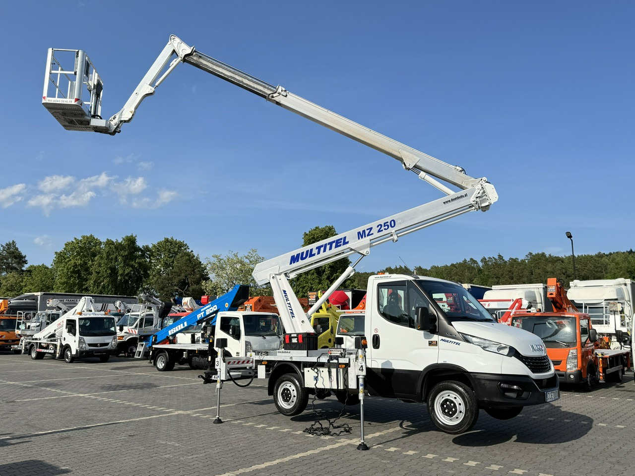 Iveco Daily 35S14 - Vrachtwagen hoogwerker: afbeelding 1 Iveco Daily 35S14 - Vrachtwagen hoogwerker: afbeelding 1