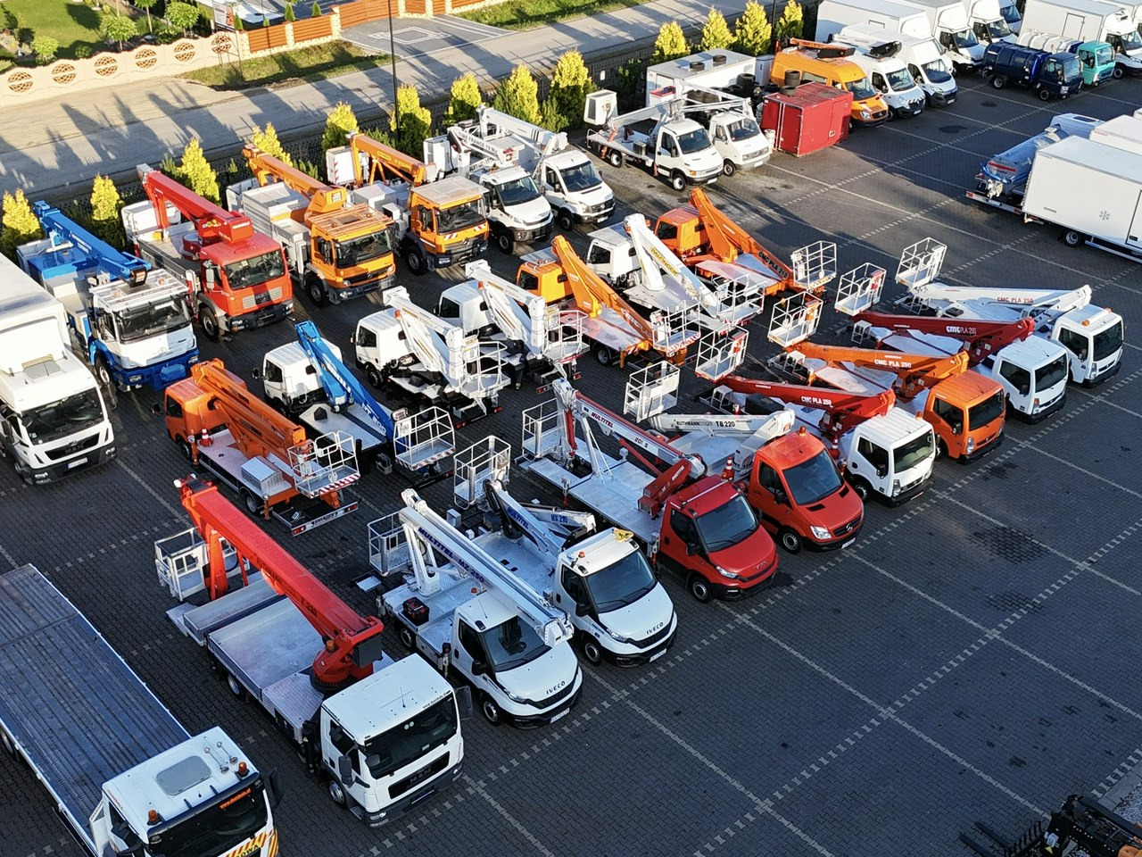 Mercedes Sprinter Zwyżka Podnośnik Koszowy VERSALIFT VTX-240 UDT - Vrachtwagen hoogwerker: afbeelding 2 Mercedes Sprinter Zwyżka Podnośnik Koszowy VERSALIFT VTX-240 UDT - Vrachtwagen hoogwerker: afbeelding 2