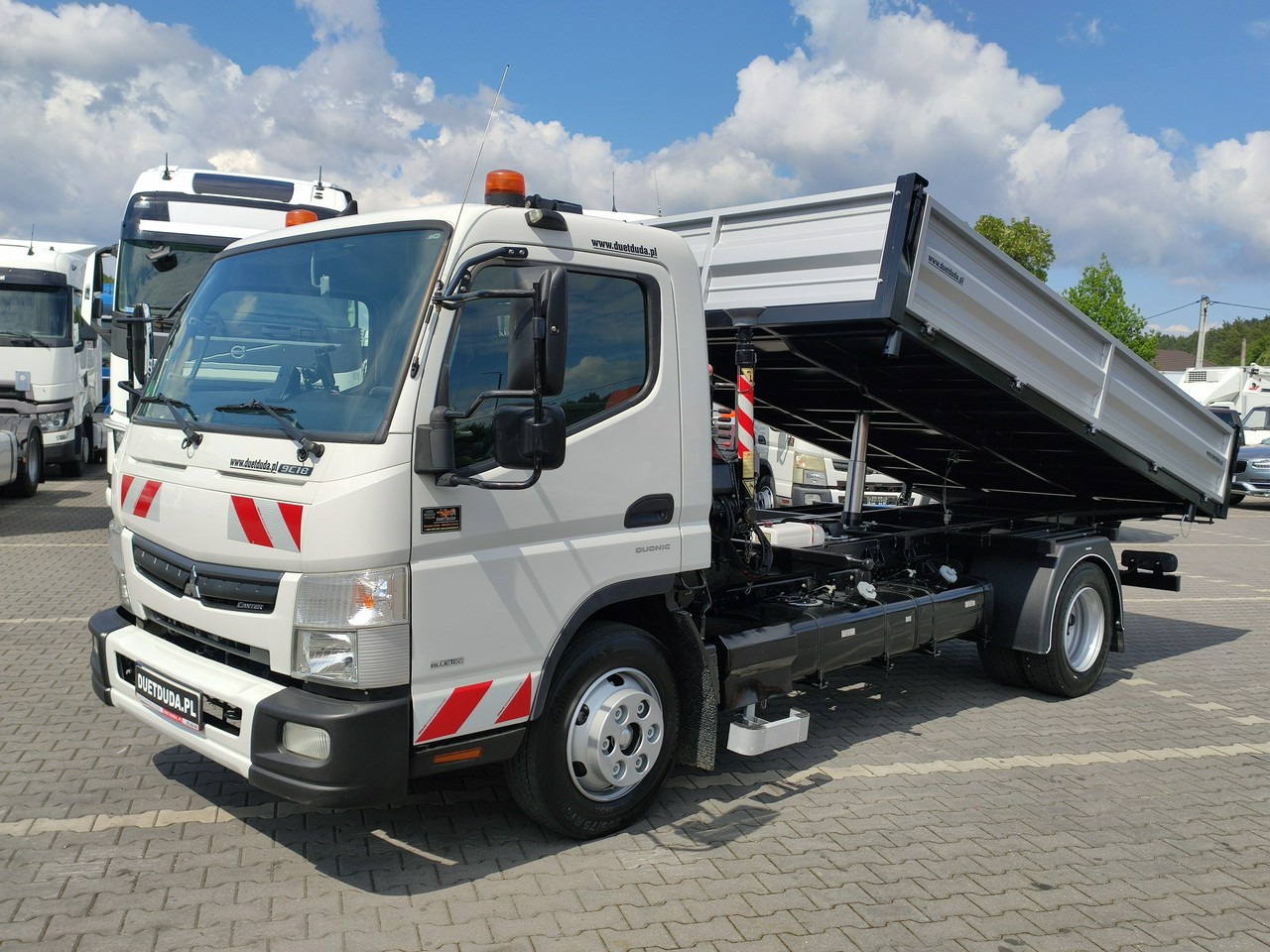 Mitsubishi Canter Fuso 9C18 3.0/180KM Automat, HDS FASSI F30 Wywrotka 3-str - Kipper vrachtwagen: afbeelding 3 Mitsubishi Canter Fuso 9C18 3.0/180KM Automat, HDS FASSI F30 Wywrotka 3-str - Kipper vrachtwagen: afbeelding 3