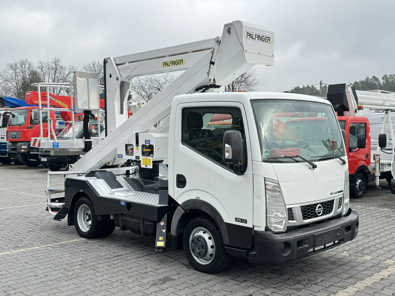 Nissan Cabstar - Vrachtwagen hoogwerker: afbeelding 1 Nissan Cabstar - Vrachtwagen hoogwerker: afbeelding 1