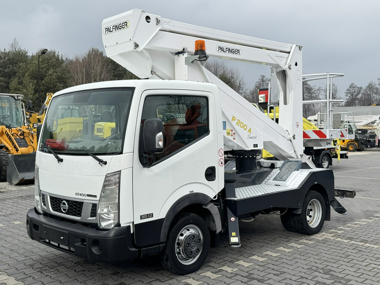 Nissan Cabstar - Vrachtwagen hoogwerker: afbeelding 2 Nissan Cabstar - Vrachtwagen hoogwerker: afbeelding 2