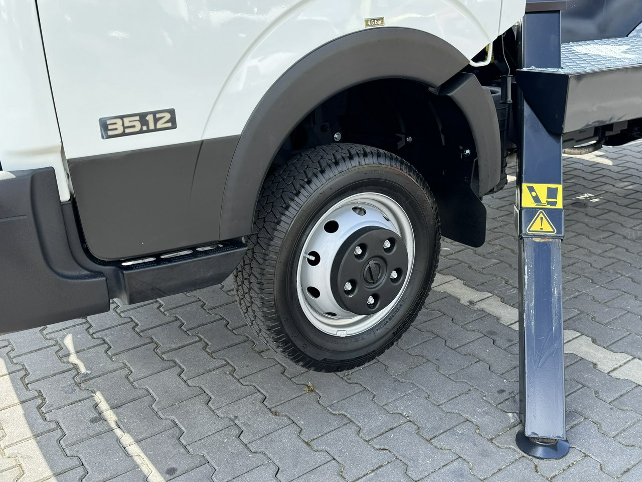 Nissan Cabstar - Vrachtwagen hoogwerker: afbeelding 4 Nissan Cabstar - Vrachtwagen hoogwerker: afbeelding 4
