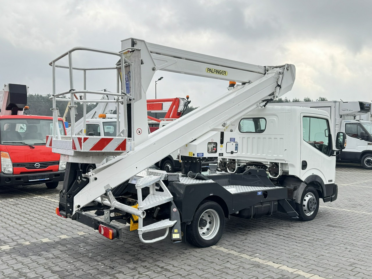 Nissan Cabstar - Vrachtwagen hoogwerker: afbeelding 3 Nissan Cabstar - Vrachtwagen hoogwerker: afbeelding 3