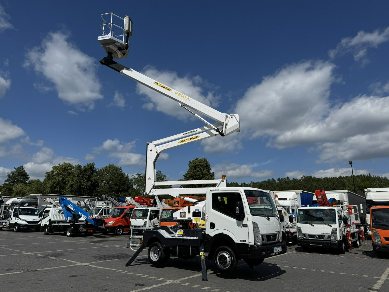 Nissan Cabstar - Vrachtwagen hoogwerker: afbeelding 2 Nissan Cabstar - Vrachtwagen hoogwerker: afbeelding 2