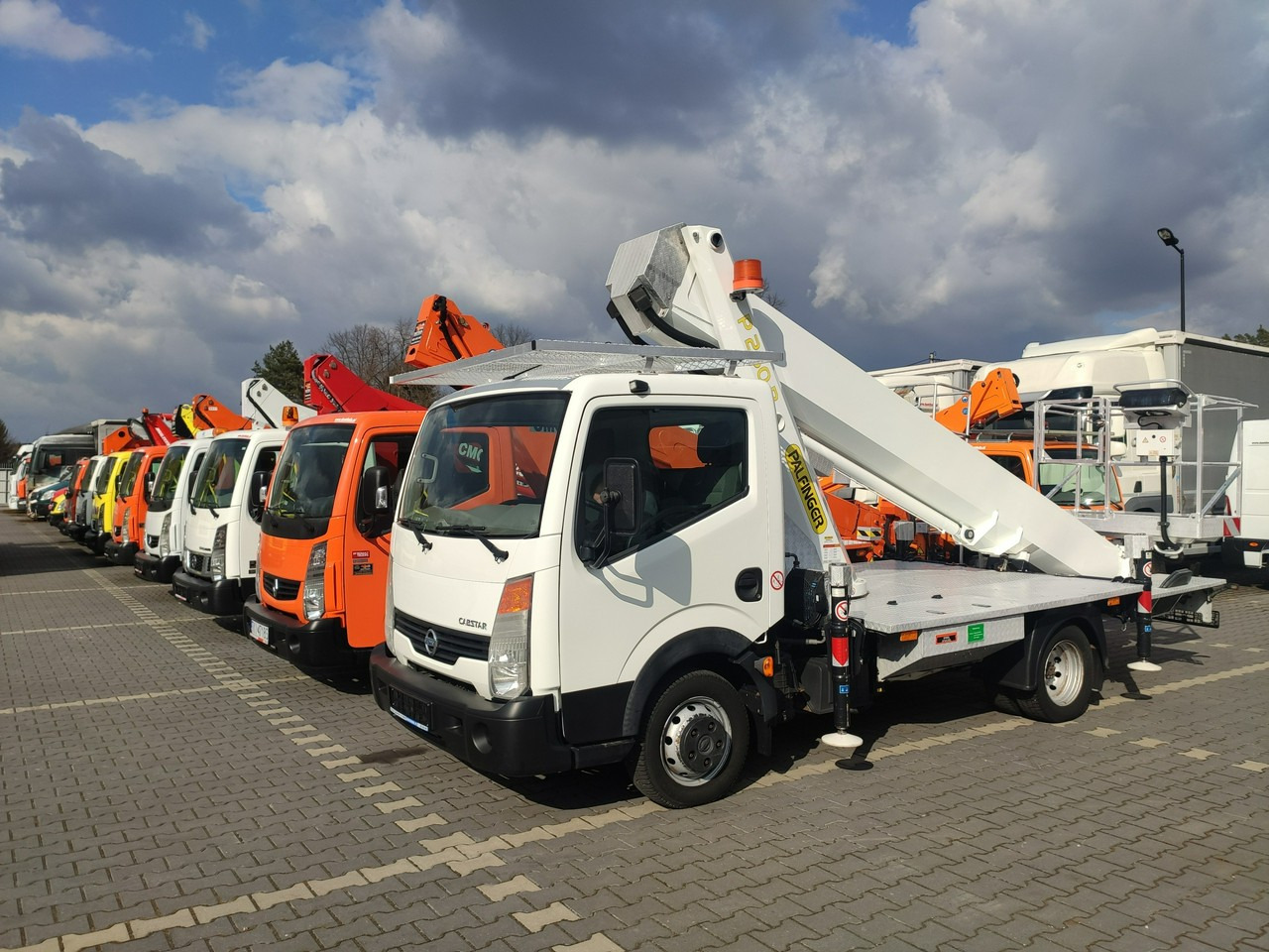 Nissan Cabstar - Vrachtwagen hoogwerker: afbeelding 2 Nissan Cabstar - Vrachtwagen hoogwerker: afbeelding 2