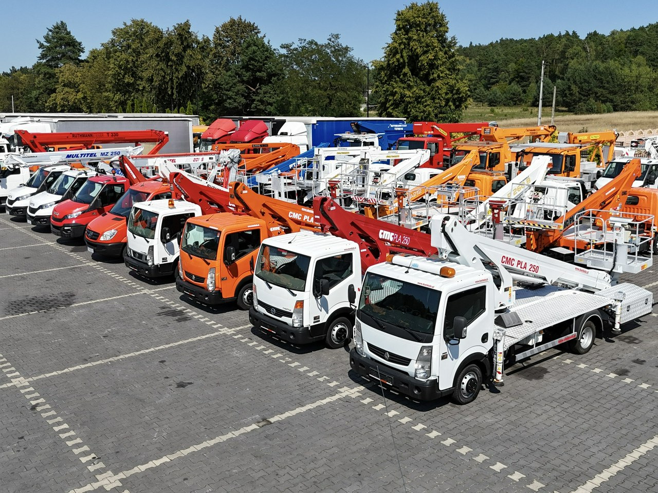 Nissan Zwyżka Podnośnik Koszowy 4X4 CABSTAR MAXITY SPRINTER - Vrachtwagen hoogwerker: afbeelding 1 Nissan Zwyżka Podnośnik Koszowy 4X4 CABSTAR MAXITY SPRINTER - Vrachtwagen hoogwerker: afbeelding 1