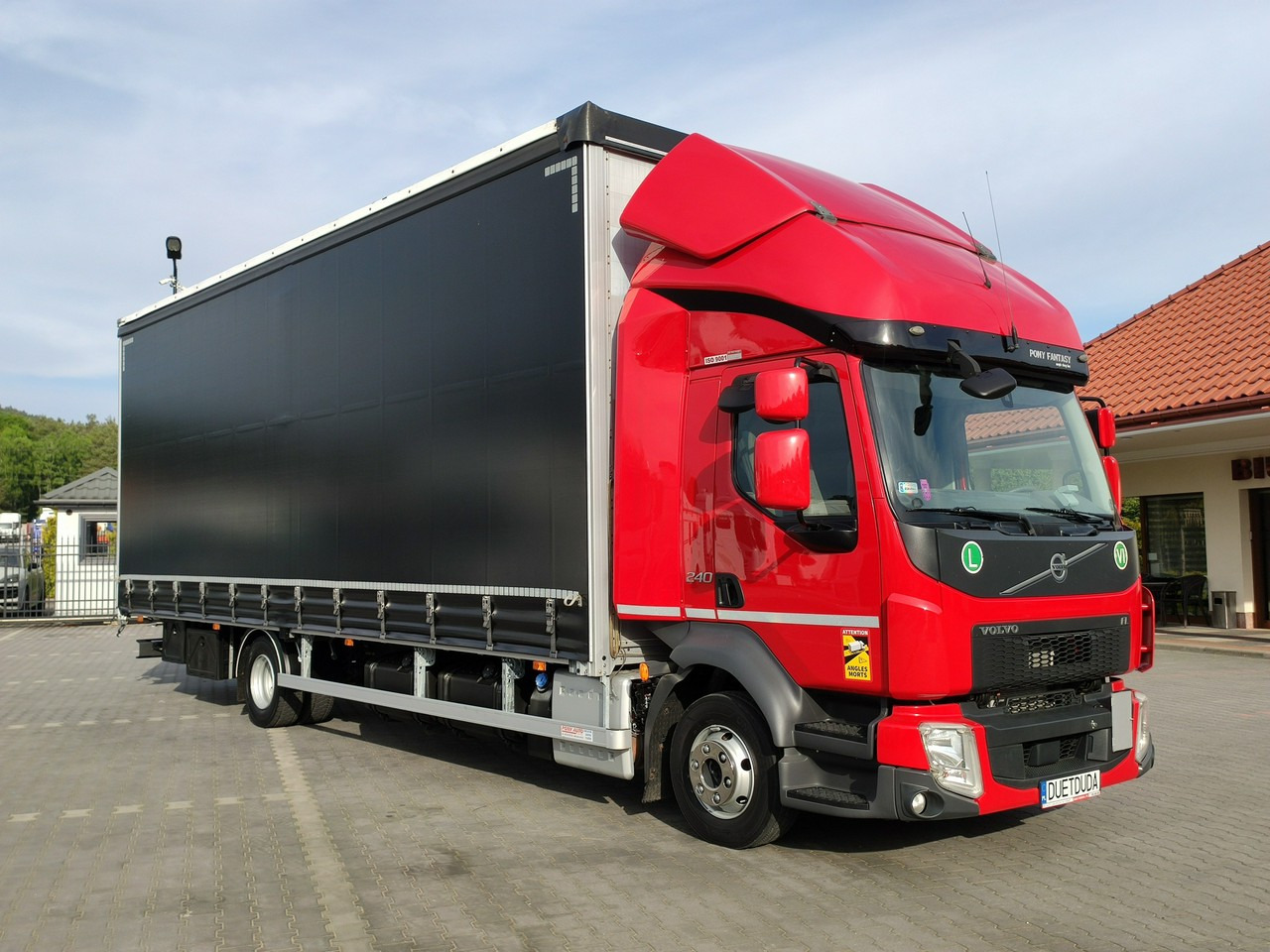 Volvo FL12.240 E6 Firana Tył Drzwi Dach Zsuwany Bogato Wyposażony !!! - Schuifzeilen vrachtwagen: afbeelding 1 Volvo FL12.240 E6 Firana Tył Drzwi Dach Zsuwany Bogato Wyposażony !!! - Schuifzeilen vrachtwagen: afbeelding 1