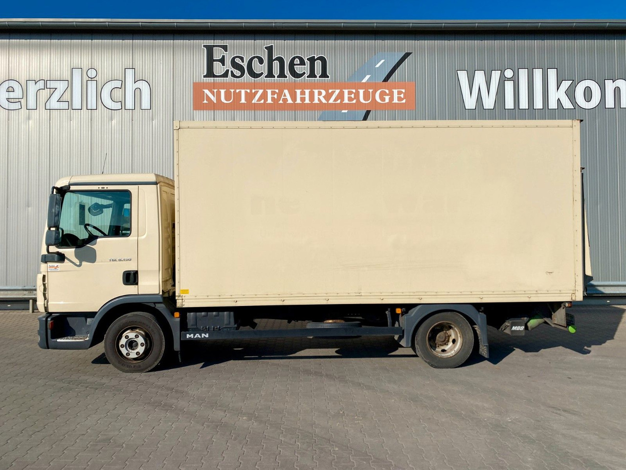 MAN TGL 8.150 Blatt/Blatt*5,5mKoffer*LBW*Seitentür MAN TGL 8.150 Blatt/Blatt*5,5mKoffer*LBW*Seitentür - Bakwagen: afbeelding 2 MAN TGL 8.150 Blatt/Blatt*5,5mKoffer*LBW*Seitentür MAN TGL 8.150 Blatt/Blatt*5,5mKoffer*LBW*Seitentür - Bakwagen: afbeelding 2
