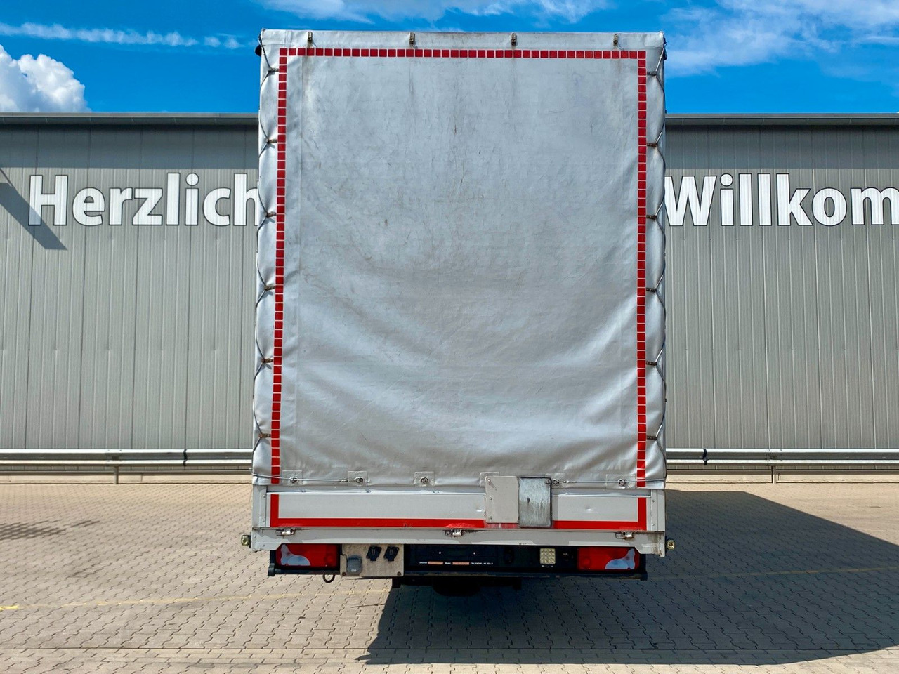 MAN TGL 8.220 I Pritsche Plane*Klima*2Tank*Automatik - Schuifzeilen vrachtwagen: afbeelding 4 MAN TGL 8.220 I Pritsche Plane*Klima*2Tank*Automatik - Schuifzeilen vrachtwagen: afbeelding 4