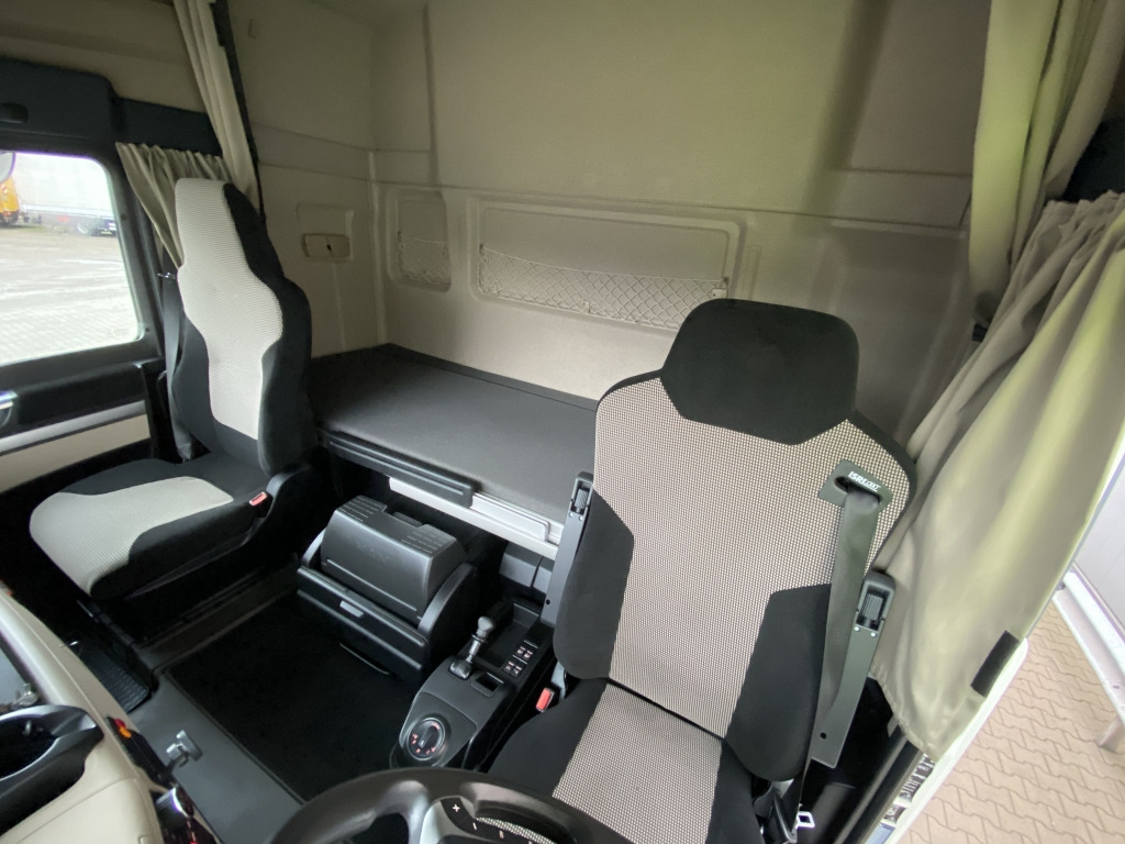 Vrachtwagen met open laadbak, Kraanwagen MAN TGX 26.500 6x2-4 LL / HMF 2110 L-MC Kran: afbeelding 13 Vrachtwagen met open laadbak, Kraanwagen MAN TGX 26.500 6x2-4 LL / HMF 2110 L-MC Kran: afbeelding 13