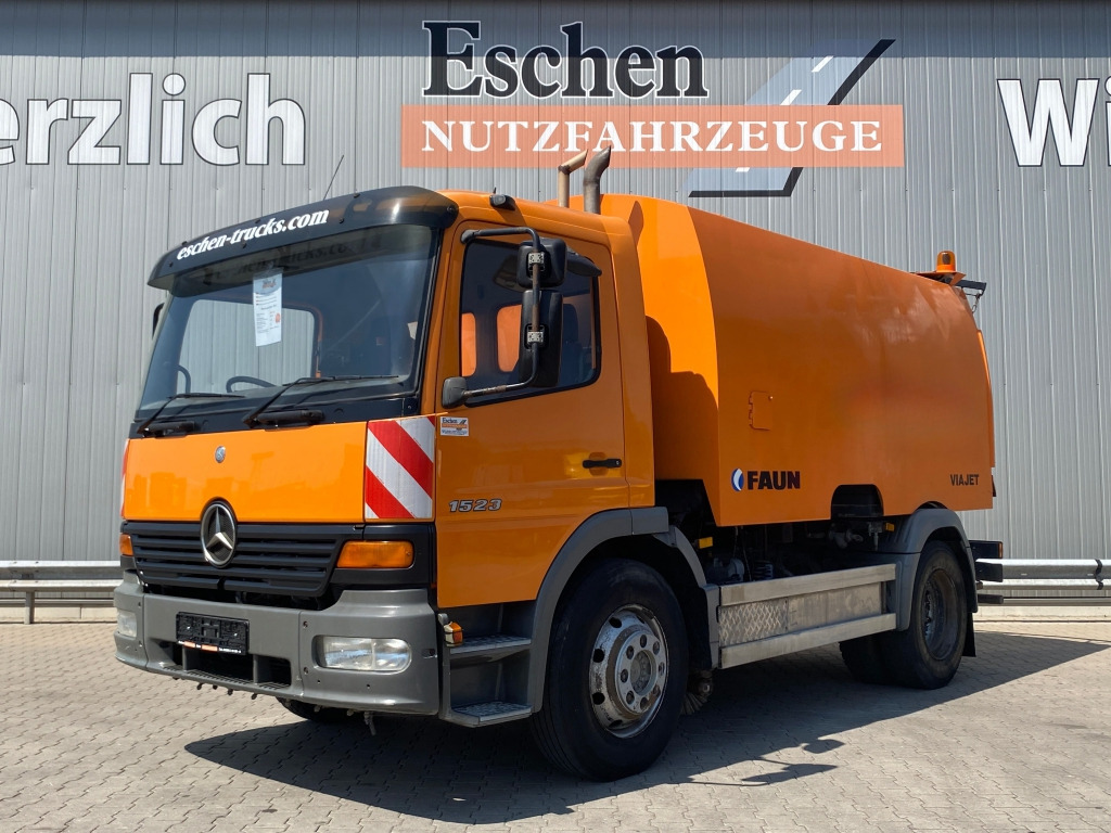 Mercedes-Benz 1523 L - Veegwagen: afbeelding 1 Mercedes-Benz 1523 L - Veegwagen: afbeelding 1