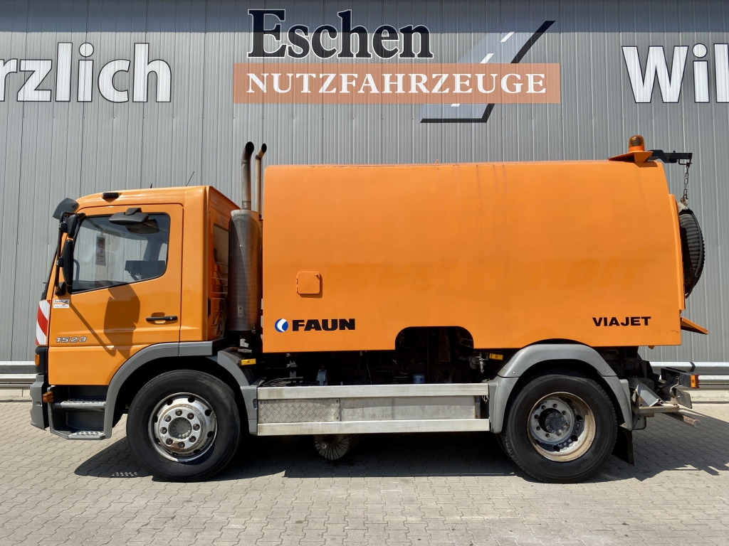Mercedes-Benz 1523 L - Veegwagen: afbeelding 2 Mercedes-Benz 1523 L - Veegwagen: afbeelding 2