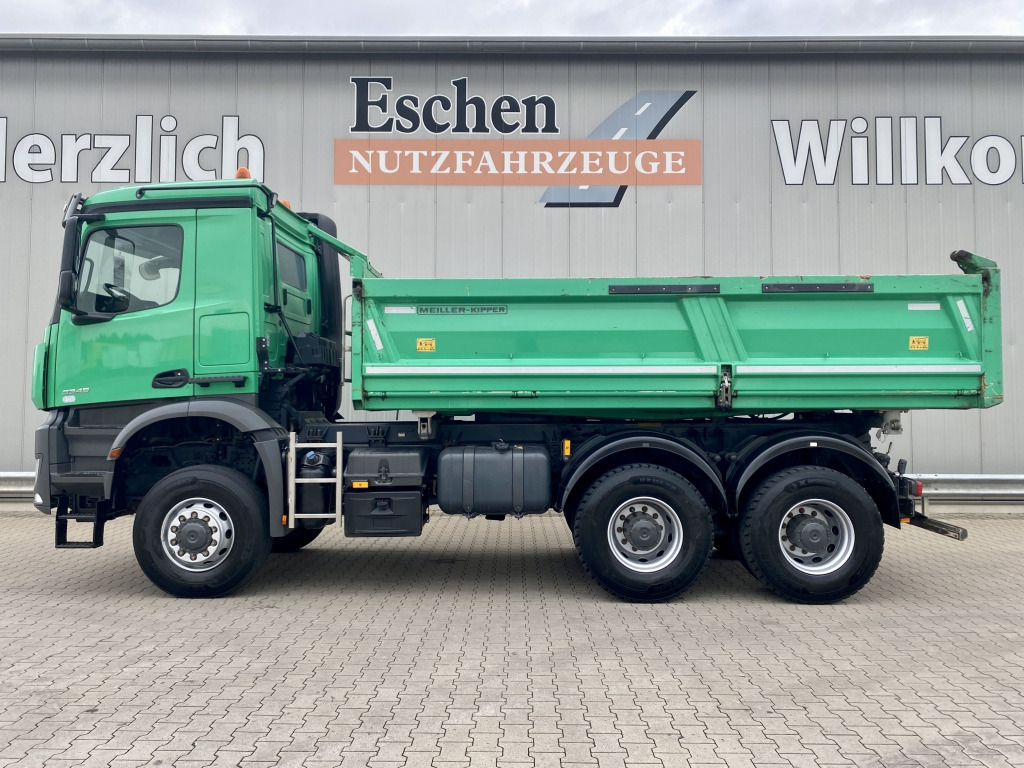Mercedes-Benz 3345 6x6 Arocs - Kipper vrachtwagen: afbeelding 3 Mercedes-Benz 3345 6x6 Arocs - Kipper vrachtwagen: afbeelding 3
