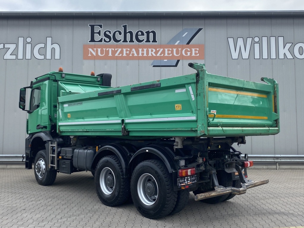 Mercedes-Benz 3345 6x6 Arocs - Kipper vrachtwagen: afbeelding 4 Mercedes-Benz 3345 6x6 Arocs - Kipper vrachtwagen: afbeelding 4