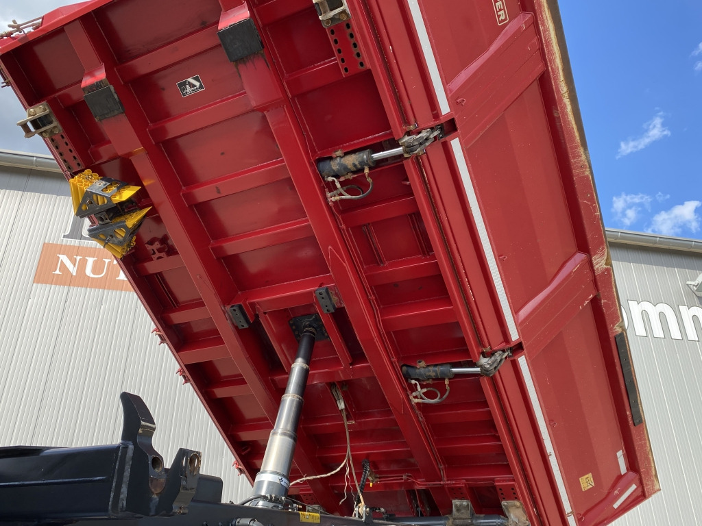 Kipper vrachtwagen Mercedes-Benz 3345 6x6: afbeelding 11