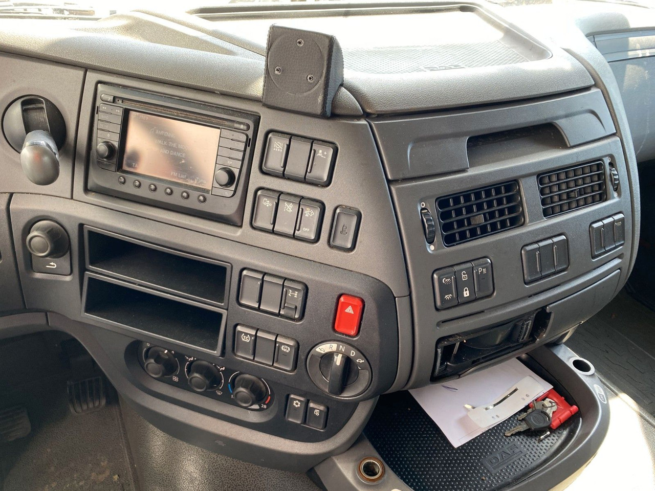 Trekker DAF XF 460 Super Space Cab | Klima*Vollspoiler: afbeelding 17