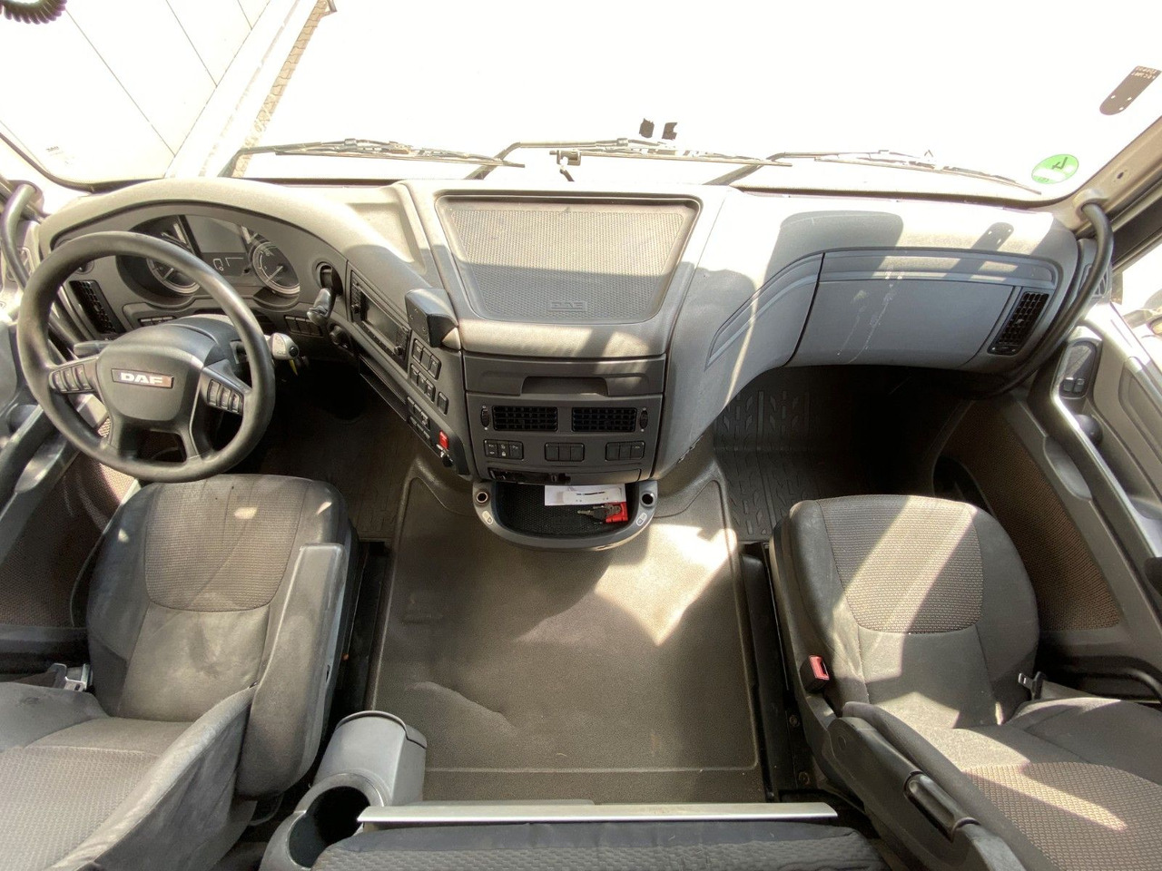 Trekker DAF XF 460 Super Space Cab | Klima*Vollspoiler: afbeelding 14