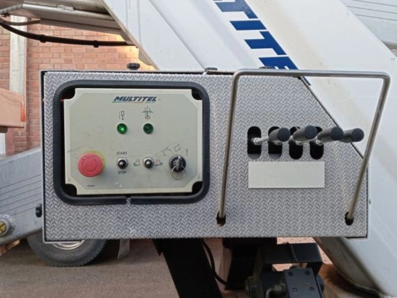 MULTITEL NISSAN NT 400 + HX 195 - Vrachtwagen hoogwerker: afbeelding 1 MULTITEL NISSAN NT 400 + HX 195 - Vrachtwagen hoogwerker: afbeelding 1