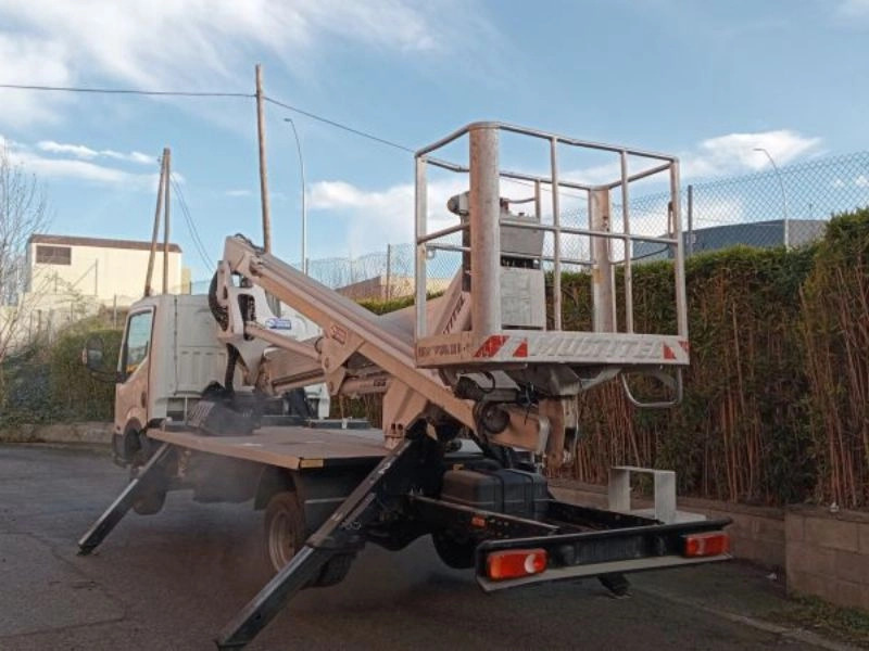 MULTITEL NISSAN NT 400 + HX 195 - Vrachtwagen hoogwerker: afbeelding 3 MULTITEL NISSAN NT 400 + HX 195 - Vrachtwagen hoogwerker: afbeelding 3