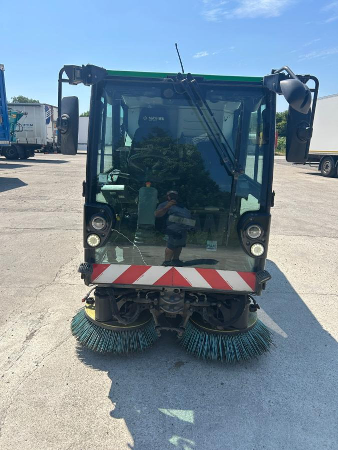 Mathieu Azura MC210 - Veegwagen: afbeelding 2 Mathieu Azura MC210 - Veegwagen: afbeelding 2
