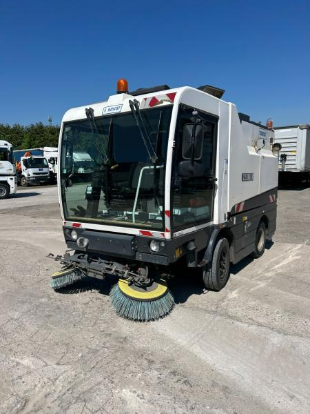 Schmidt Clingo 500 Compact 400 - Veegwagen: afbeelding 1 Schmidt Clingo 500 Compact 400 - Veegwagen: afbeelding 1