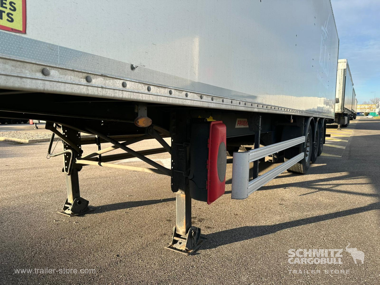 FRUEHAUF Dryfreight Standard Roller shutter door - Gesloten oplegger: afbeelding 2 FRUEHAUF Dryfreight Standard Roller shutter door - Gesloten oplegger: afbeelding 2