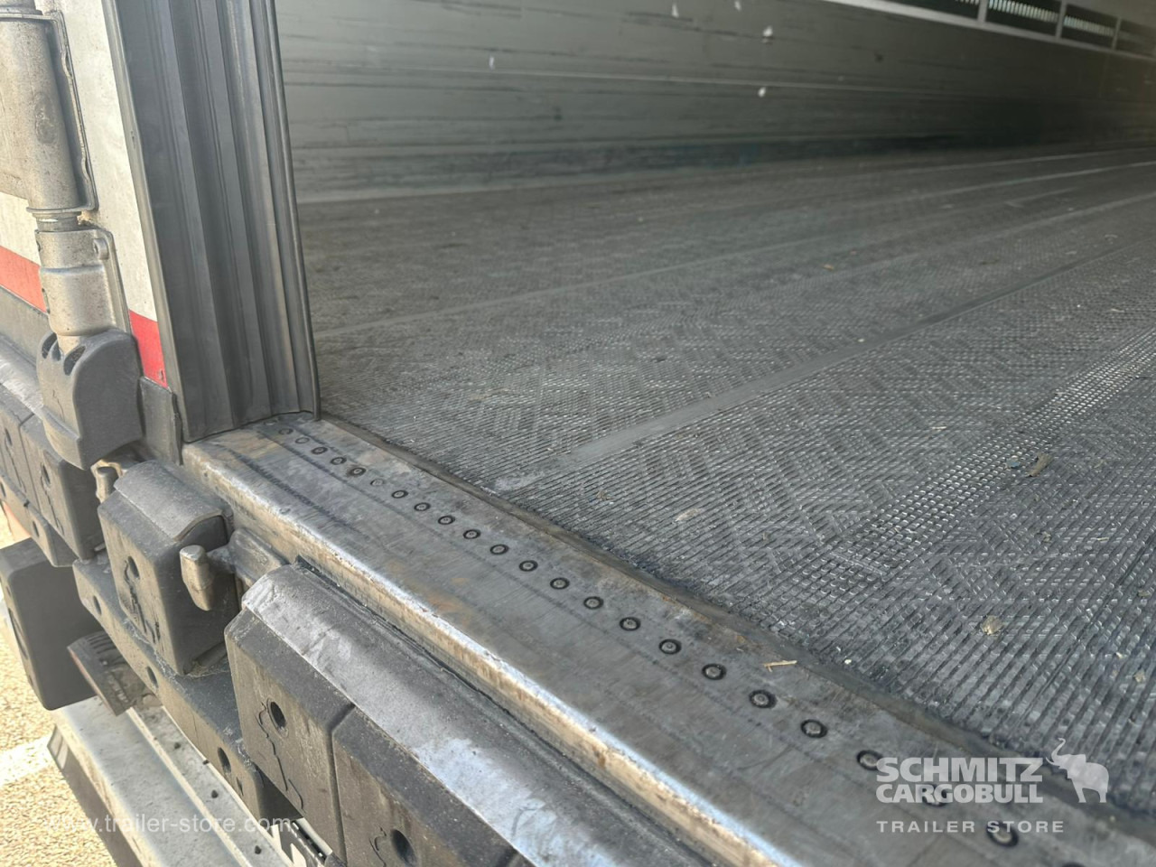 SCHMITZ Reefer Standard - Isotherm oplegger: afbeelding 3 SCHMITZ Reefer Standard - Isotherm oplegger: afbeelding 3