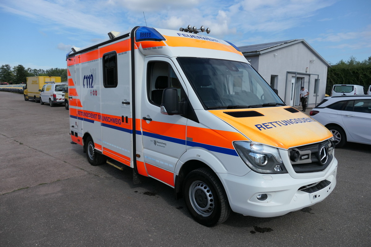 MERCEDES-BENZ 319 Sprinter 6-Zylinder Rettungswagen Strobel - Ambulance: afbeelding 2 MERCEDES-BENZ 319 Sprinter 6-Zylinder Rettungswagen Strobel - Ambulance: afbeelding 2