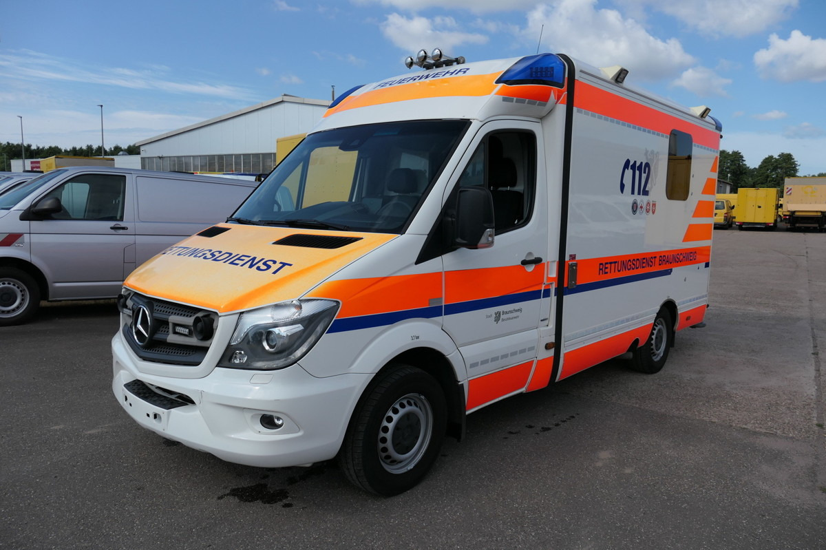 MERCEDES-BENZ 319 Sprinter 6-Zylinder Rettungswagen Strobel - Ambulance: afbeelding 1 MERCEDES-BENZ 319 Sprinter 6-Zylinder Rettungswagen Strobel - Ambulance: afbeelding 1
