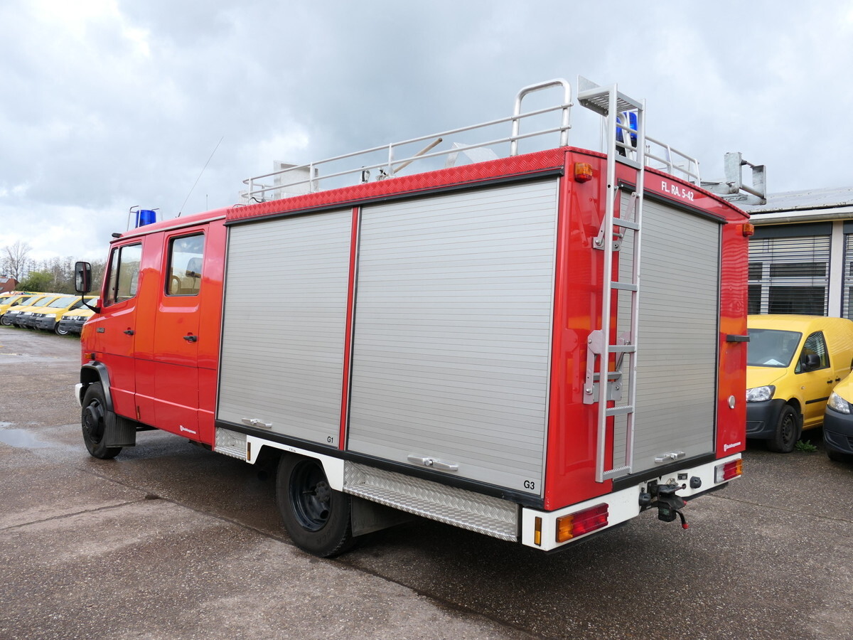 MERCEDES-BENZ 814 D LF 8/6 DoKa AHK Löschwassertank 600L Schli - Ambulance: afbeelding 4 MERCEDES-BENZ 814 D LF 8/6 DoKa AHK Löschwassertank 600L Schli - Ambulance: afbeelding 4